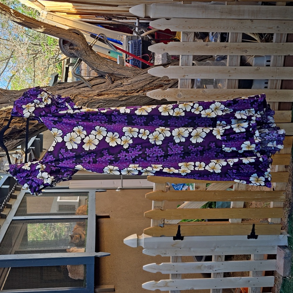 Hilo Hattie Purple and White Floral Dress